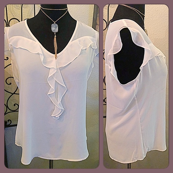 💐EXPRESS Short Flutter Sleeve & Ruffle Top💐 - Picture 2 of 4